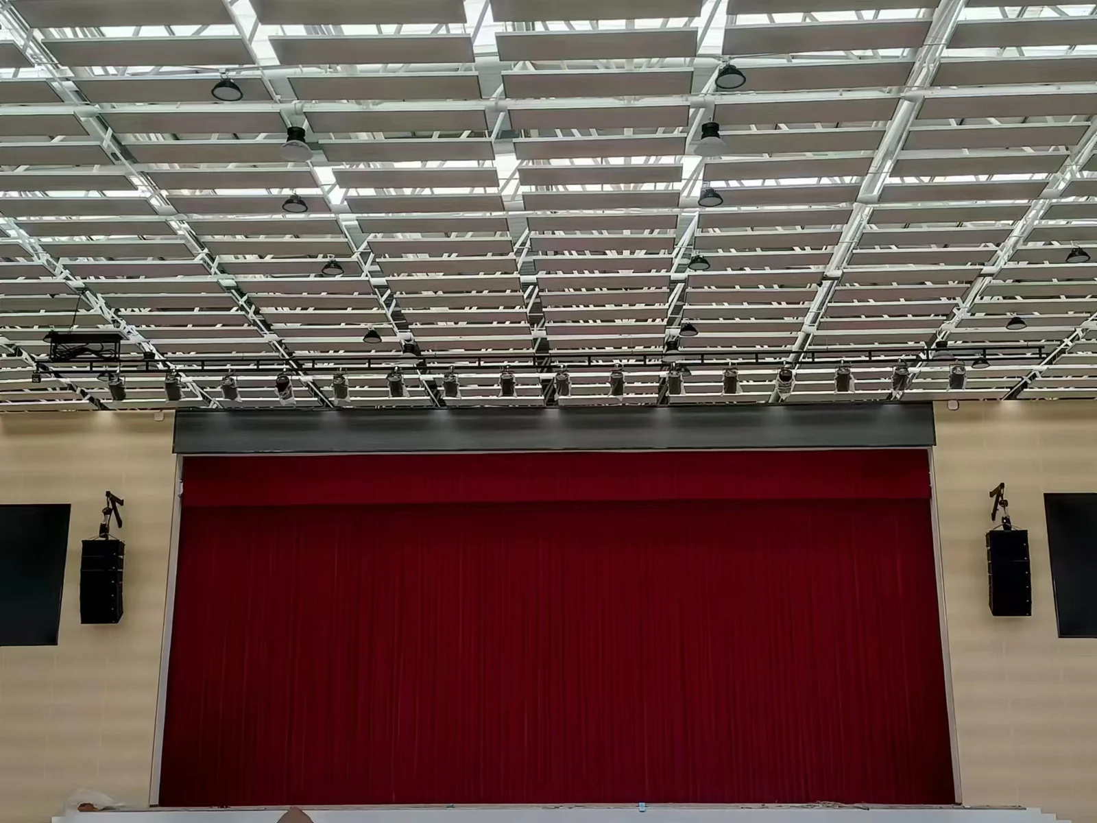 东莞市大凌山新风中学报告厅